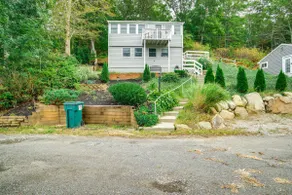 Swim & Fish On-site! Waterfront Cape Cod Cottage - Image 3
