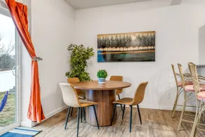 Spacious 2 bedroom/2.5 bathroom Townhome - Image 3