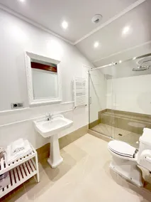 Poeta Iglesias Views 1/2 Person Standard Suite - Image 5