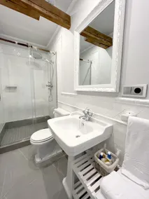 Poeta Iglesias Views 1/2 Person Standard Suite - Image 2