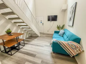306 San Diego Downtown Loft Apartment / Parking - Image 2