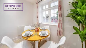 Stylish 1 Bed Flat | Pet-Friendly & Near Station - Image 3