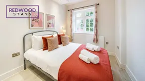 Stylish 1 Bed Flat | Pet-Friendly & Near Station - Image 2