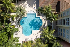 Aventura Mall | Pool | Tennis Court | Free parking - Image 4