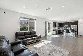Spacious 3br Home With Charming Backyard 3 Bedroom Home - Image 2