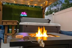 Ultimate Retreat Hot Tub, Games & MOA Minutes Away - Image 3