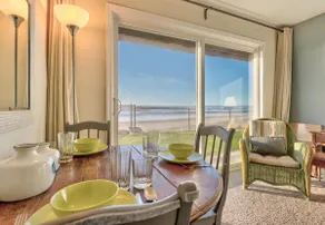 Top Floor Oceanfront Suite - Sleeps 5 - Pool and Sauna - Image 2