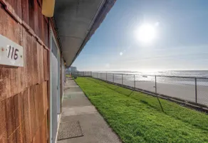 Top Floor Oceanfront Suite - Sleeps 5 - Pool and Sauna - Image 4
