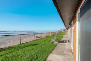 Top Floor Oceanfront Suite - Sleeps 5 - Pool and Sauna - Image 3