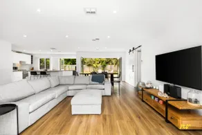 The Esplanade Indented Heads- Beach front, Luxury, Sleeps 8, Spacious, Aircon, Heating, - Image 2