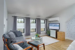 Sunny Schafer Park Guest Home - Image 3