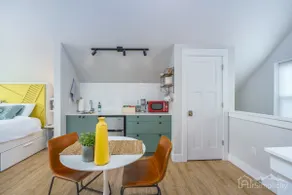 Sunny Schafer Park Guest Home - Image 4