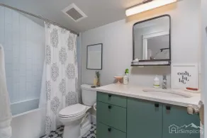 Sunny Schafer Park Guest Home - Image 5