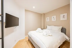 Parisian Charm 6 People, 2 Bedrooms, 19th - Image 3
