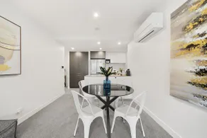 Phillip 2-Bed Chic Interiors, Amazing Amenities - Image 2