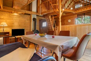 Log cabin on Verchen farm - Image 5
