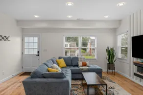 Stylish 4BR Haven: Serene Backyard and Fire Pit - Image 4