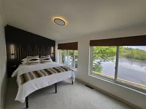 Relaxed 4BR retreat - dock, hot tub & fire pit - Image 4
