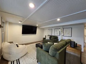 Relaxed 4BR retreat - dock, hot tub & fire pit - Image 2