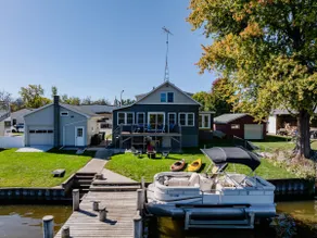 Waterfront Multi-Family Retreat w/ Pontoon & Firep - Image 4