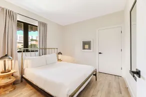 Roami at The Palace | 2 Bedroom | Queen - Image 4