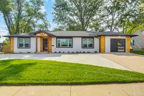Stylish & Modern Lenexa Haven w/ Fire Pit & Deck! - Image 3