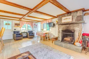 Idyllic Lakefront Cottage Near Mount Sunapee - Image 3