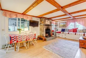 Idyllic Lakefront Cottage Near Mount Sunapee - Image 5