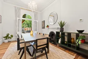 Elegant 6 Bed Home with Harbour Views - Image 4
