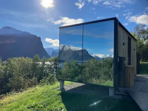 Glimre Romsdal - Exclusive Mirror House in Romsdal - Image 3