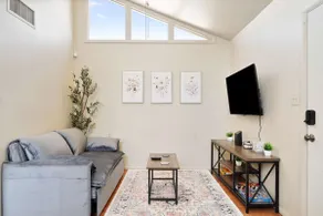 Cozy 2BR Norton Ave Summer Stay | Steps to UofA - Image 3