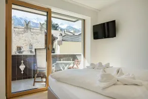 Chic & Spacious Alpine Escape - Image 3