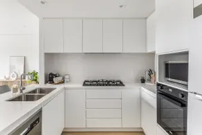 Lovely 3-Bed with Alfresco Dining by Attractions - Image 3