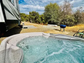 Puffy Panda RV-Hot Tub-Sleeps 2 - Image 2
