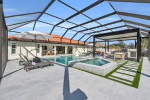 Outdoor and Indoor Paradise -Close to Beach - Image 2