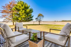 Hope Retreat w/ Furnished Deck Near Parks! - Image 3