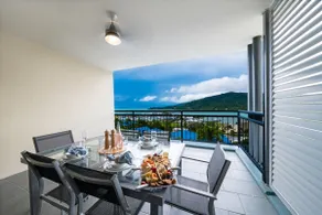 Club Airlie - Image 2
