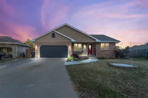 Huge Home, Gym, Game Room, Spa, BBQ, Near I-35 - Image 3
