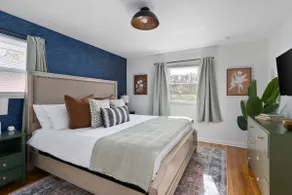 Designer Stay | King Bed | Fireplace | Dogs OK - Image 3