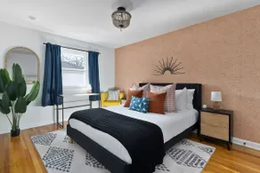 Designer Stay | King Bed | Fireplace | Dogs OK - Image 2