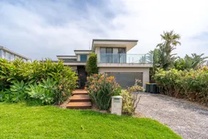 Clifftop Luxury With Pool - Image 3