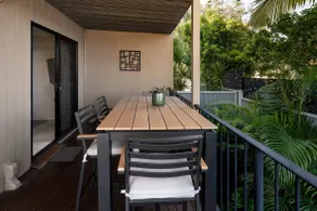 Sunny's Coastal Townhouse in Caloundra - Image 5