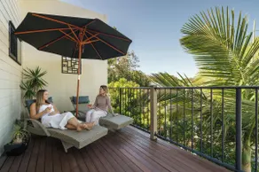 Sunny's Coastal Townhouse in Caloundra - Image 2