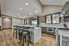 Luxe62 Zephyr Cove Lakeview W pool table - Image 4