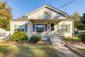 < 1 Mi to Dwtn: Valparaiso Family Home - Image 3