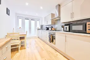 GuestReady - Contemporary home in Chiswick - Image 2