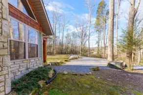 Pet Friendly with Huge Yard! Secluded Stay - Image 4