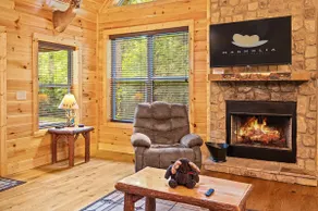 Pet Friendly with Huge Yard! Secluded Stay - Image 3