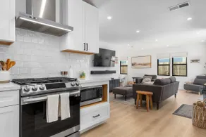 Modern Coastal Escape - walking distance to beach! - Image 4