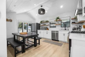 Modern Coastal Escape - walking distance to beach! - Image 5